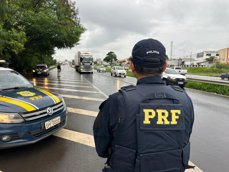 PRF inicia ‘Operação Proclamação da República’ com foco no uso do cinto de segurança em Goiás