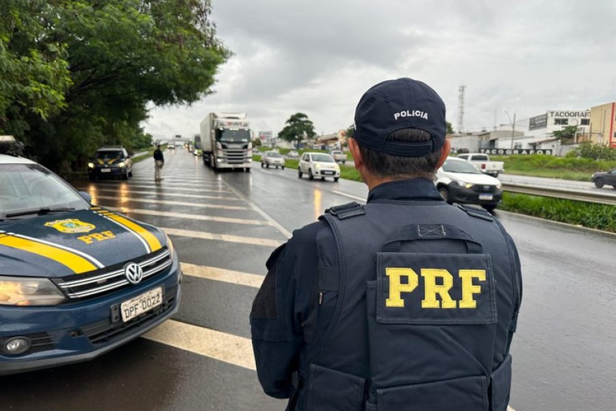 PRF inicia ‘Operação Proclamação da República’ com foco no uso do cinto de segurança em Goiás