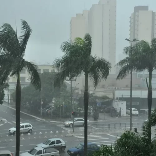 Frente fria avança por Goiás e previsão é de mais chuvas nesta quarta-feira (13/11)